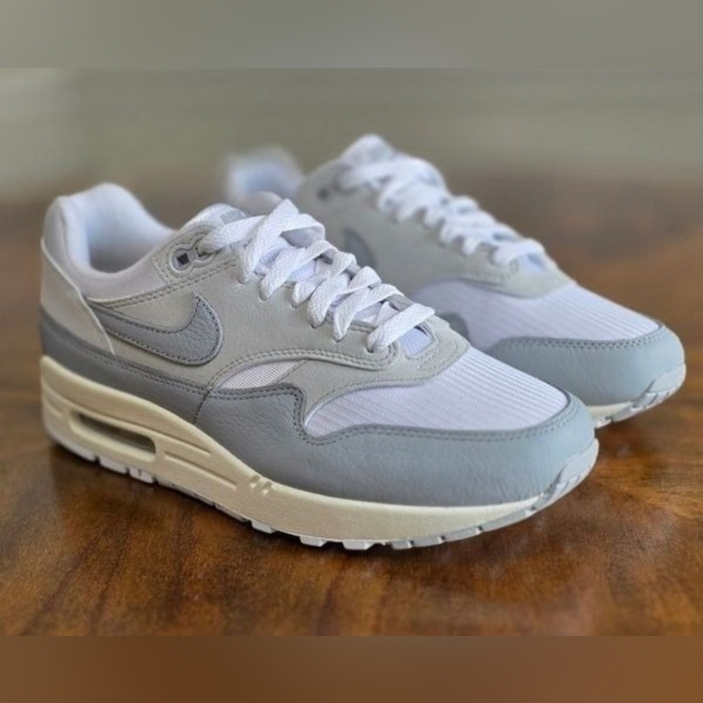 GRAY- PURE PLATINUM WOMENS NIKE AIR MAX 1 - Picture 2 of 6
